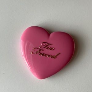 Too faced blush